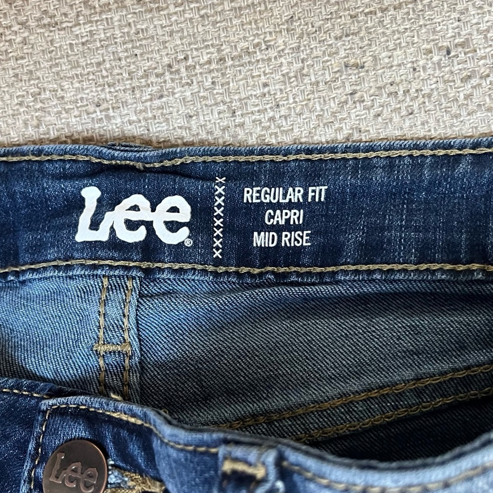 Lee Regular Fit Mid Rise Capri - Picture 4 of 4